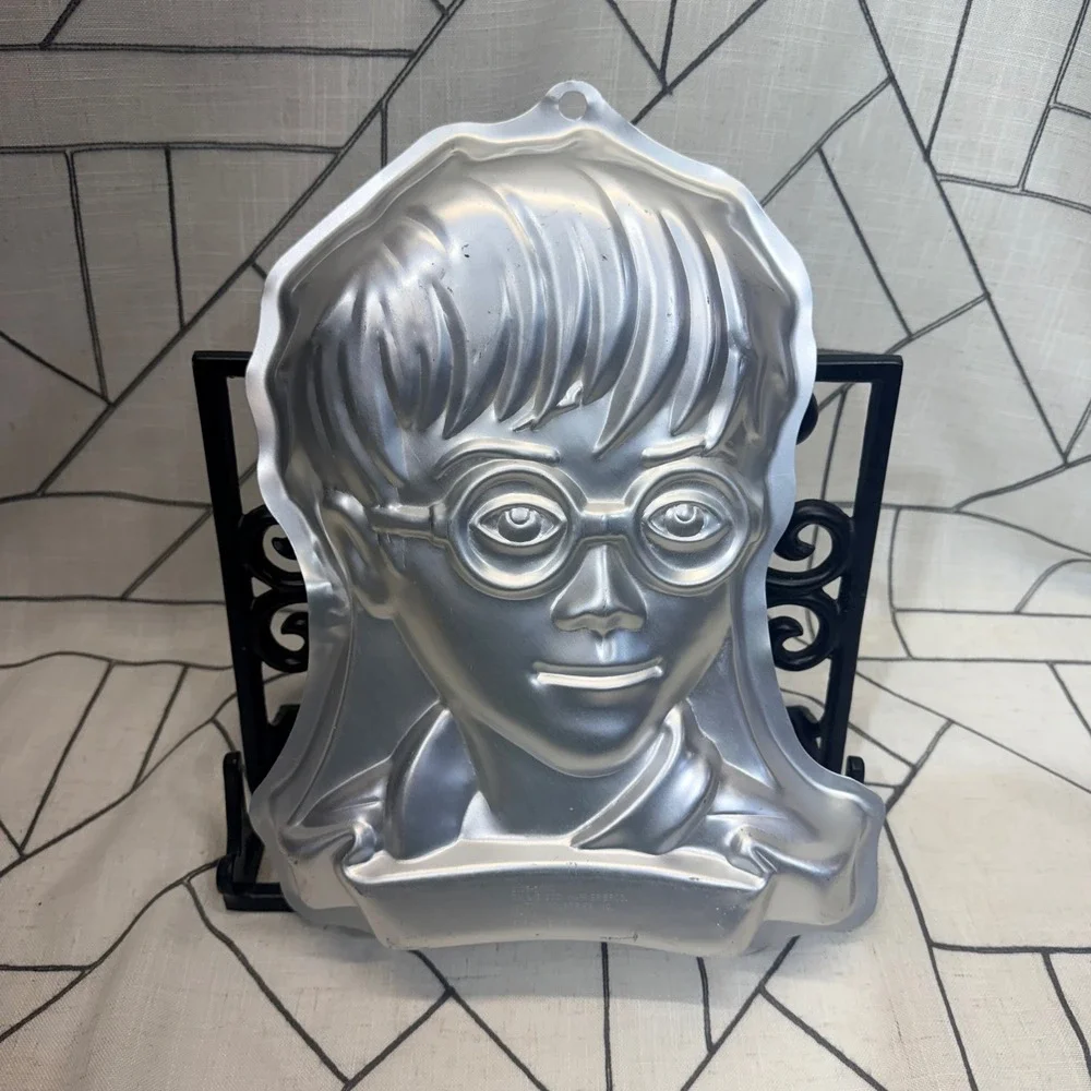 Wilton Harry‎ Potter Cake Pan 14